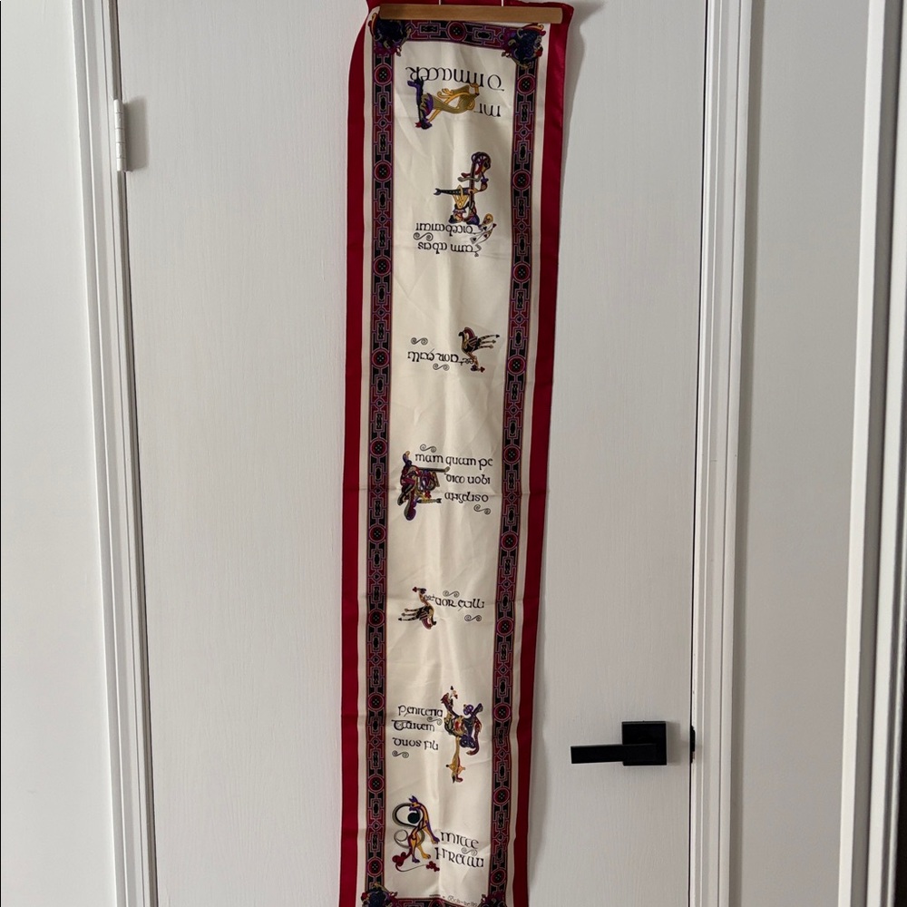 Unique multicoloured oblong Celtic scarf.
Inspired by the book of Kells.